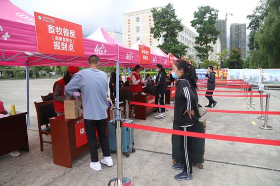 说明: D:\2020\照片\6.1第一批返校生报到\IMG_5091.JPG