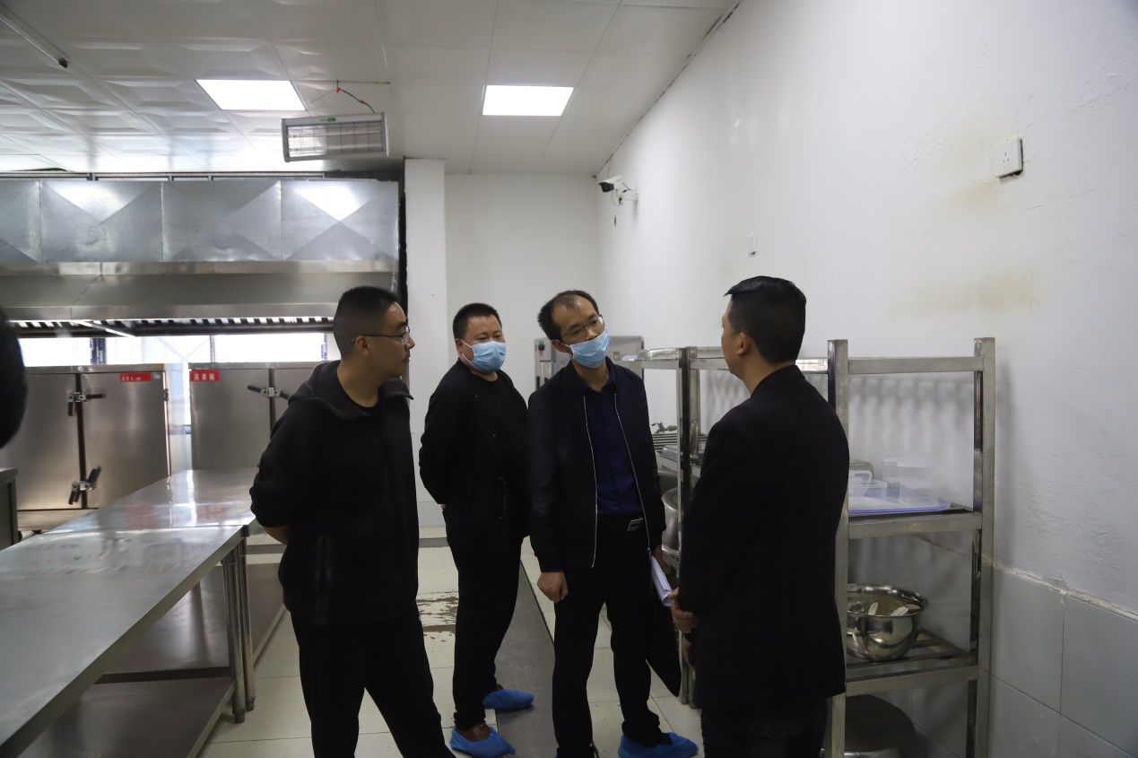 说明: D:\2020\照片\5.27州政府教育督学韩晓琳来校检查工作\IMG_4917.JPG