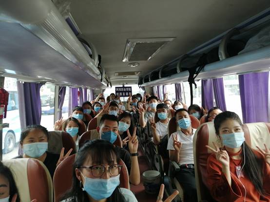 说明: D:\2020\照片\6.1第一批返校生报到\微信图片_202006011633341.jpg
